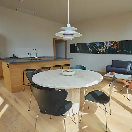 Modern With Access To A Roof Terrace דירה *